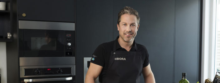 180221 – Bora-1515_web_header Snickar-Matte og erfaring med BORA - Svensk TV snekker velger BORA benkeventilator med teppanyaki